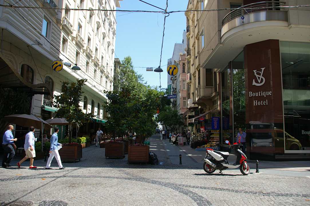 Kleine Fußgängerzone in direkter Nähe zum Hotel  Eresin Hotels Taxim & Premier
