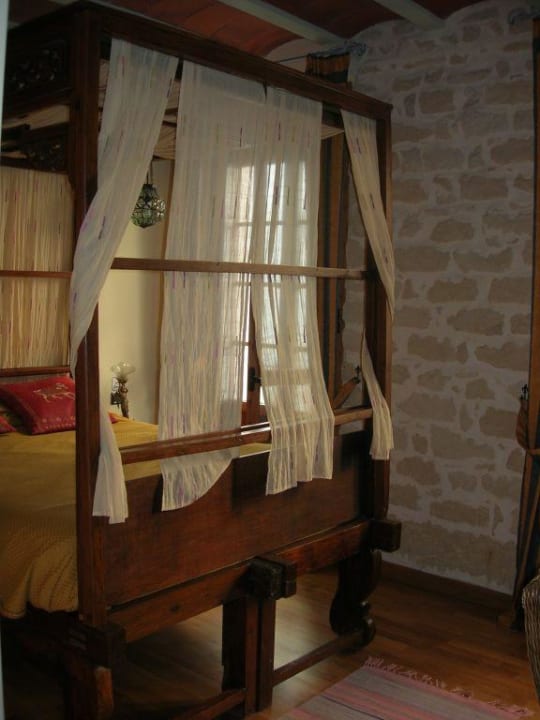 Chambre avec lit à baldaquin Les Monges Palace Boutique