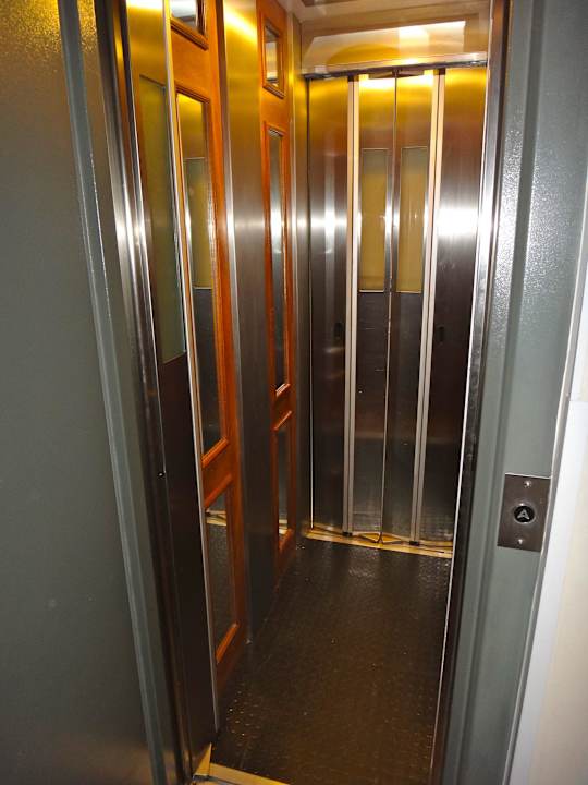 Lift (langsam) Apartments Ryder Street Chambers