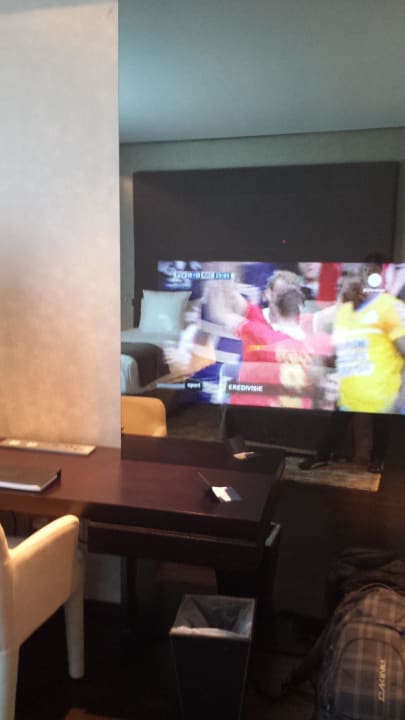 TV The Canvas Hotel Dubai MGallery By Sofitel