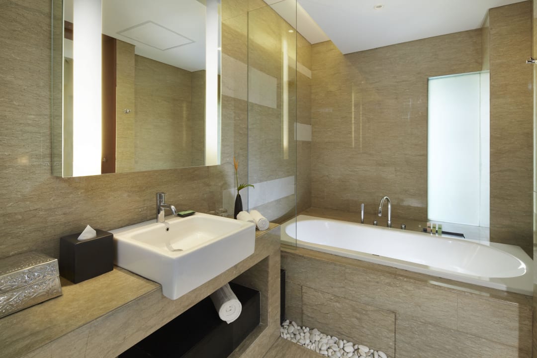 Premium Deluxe Bathroom Courtyard by Marriott Bali Nusa Dua