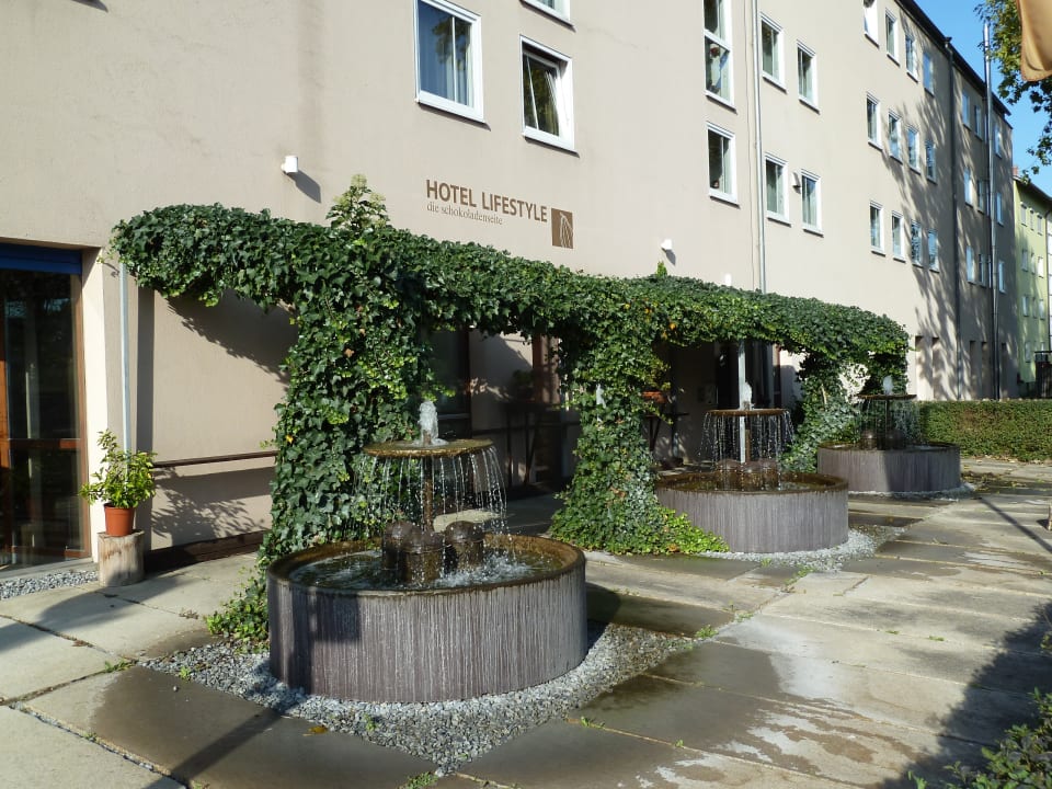 "Brunnen am Hotel" Hotel Lifestyle (Landshut) • HolidayCheck (Bayern