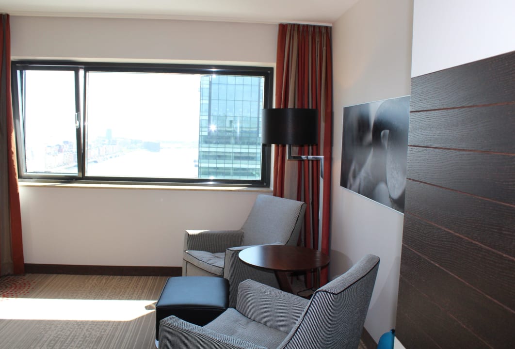 Wohnbereich Mövenpick Hotel Amsterdam City Centre
