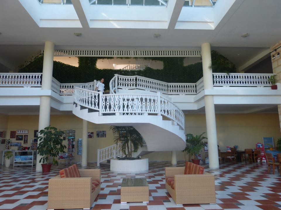 Blick von unten in Lobby Melia Las Antillas - Adults only