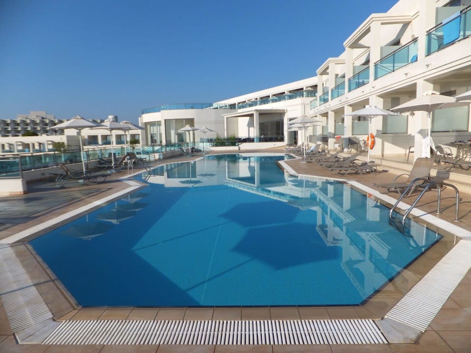 Sharing Pool Apollo Blue