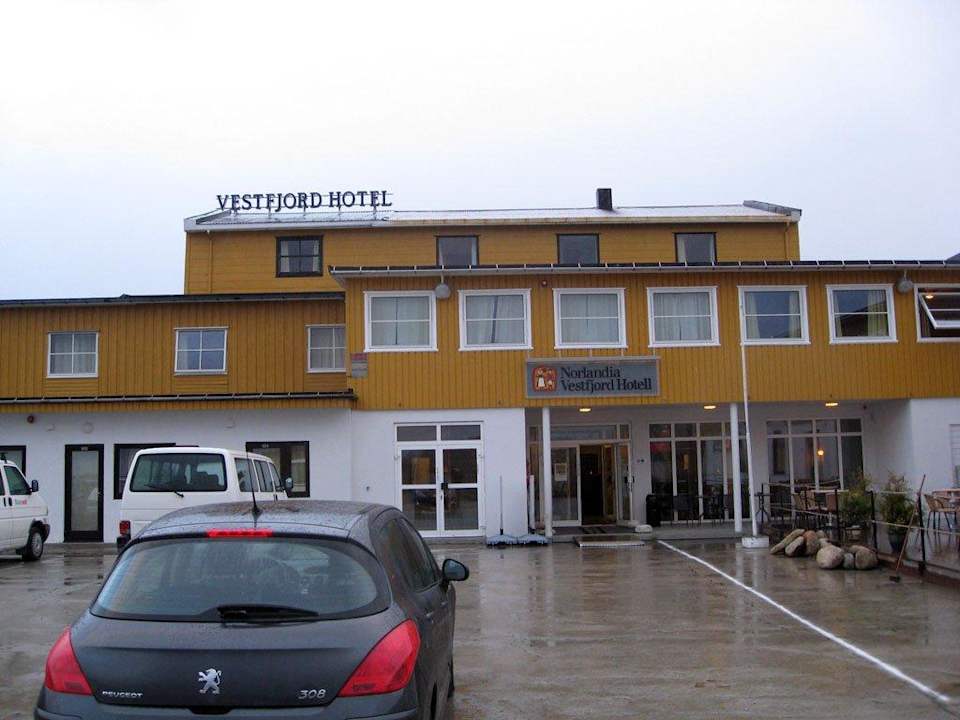 Eingang des Hotels Scandic Vestfjord Lofoten