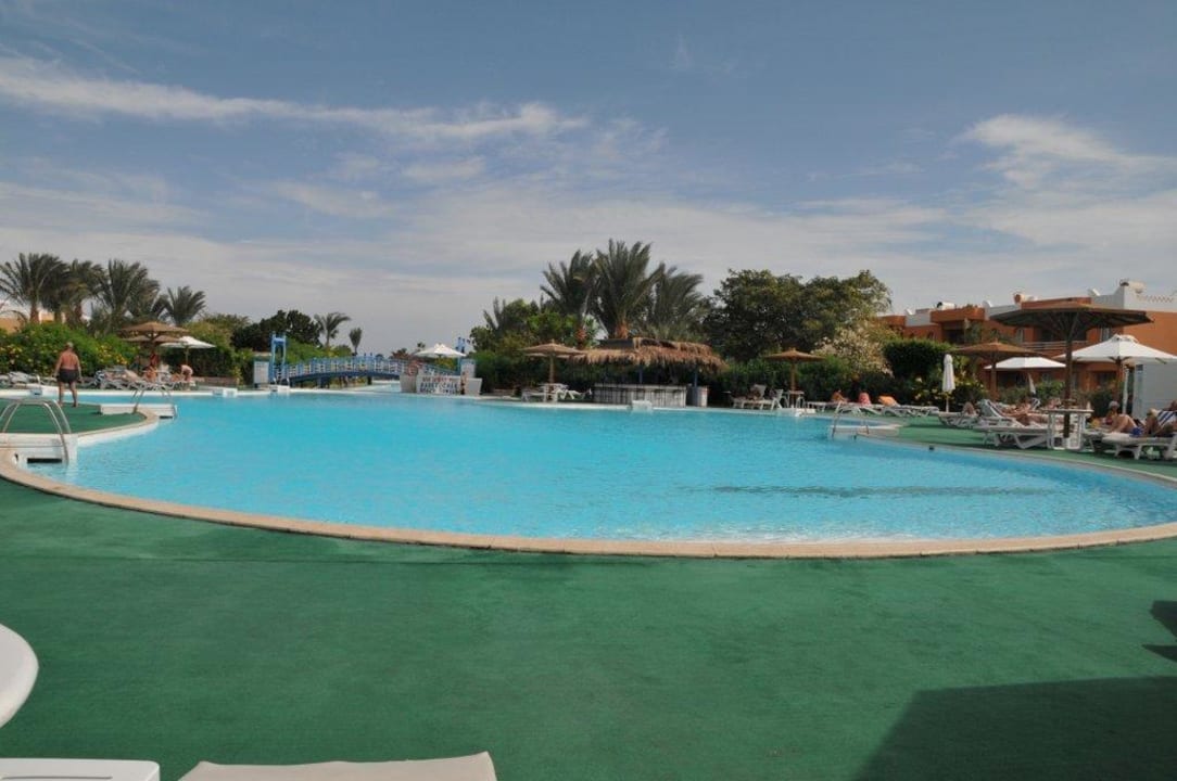 Non-Active Pool Golden Beach Resort