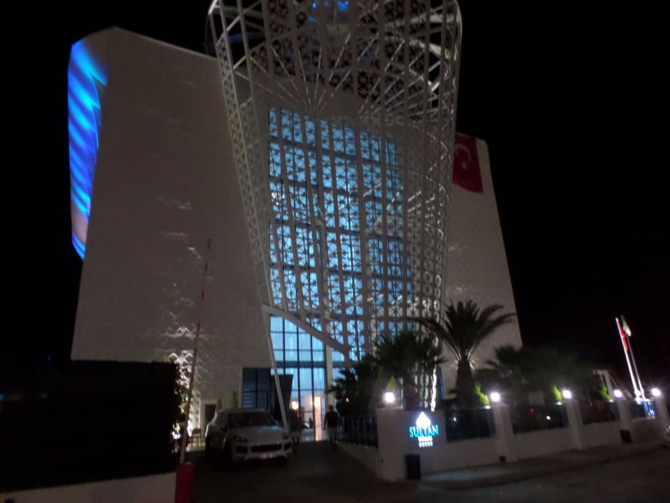 Hoteleingang am Abend Sultan of Dreams Hotel & Spa