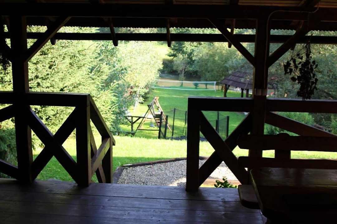 Widok na ogród z tarasu Holiday Home Zielony Ruczaj