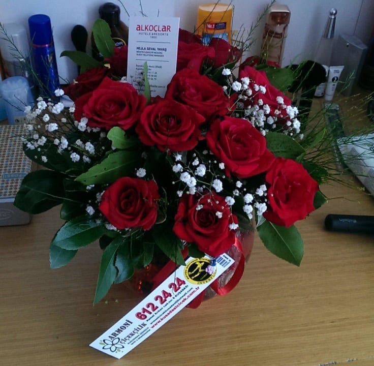 Überraschung Blumen auf dem Zimmer Ladonia Hotels Adakule