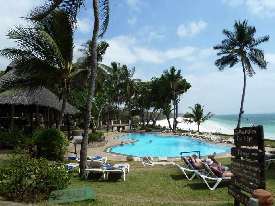 Blick über Baobab Pool aufs Meer Baobab Beach Resort & Spa