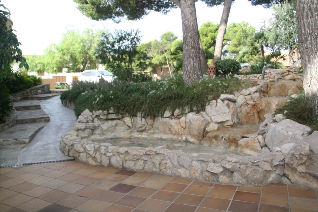 Zugang zum Hotel mit Rampe links Prinsotel La Pineda