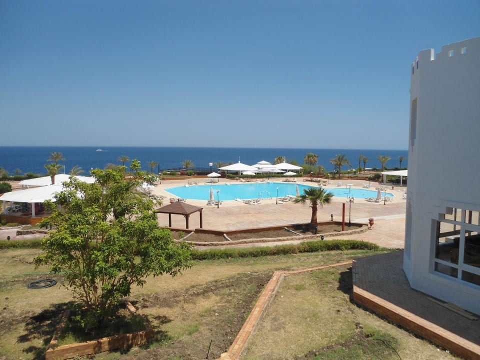 Pool Le Mirage New Tower