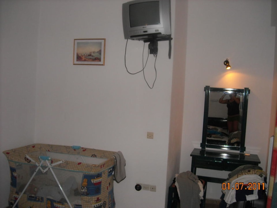 Schlafzimmer mit Babybett Hotel Ilena