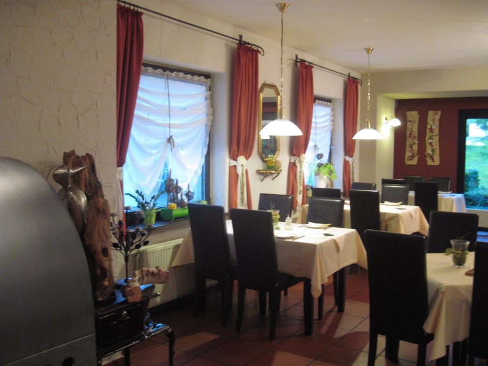 Mittlerer Restaurantbereich MAARIUM Hotel