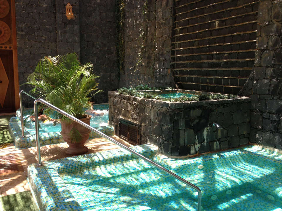 Jacuzzi-Bereich (komplett offen) Hotel Riu Karamboa