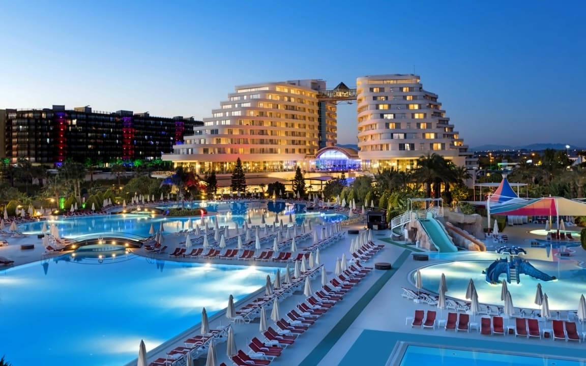 Pool Hotel Miracle Resort