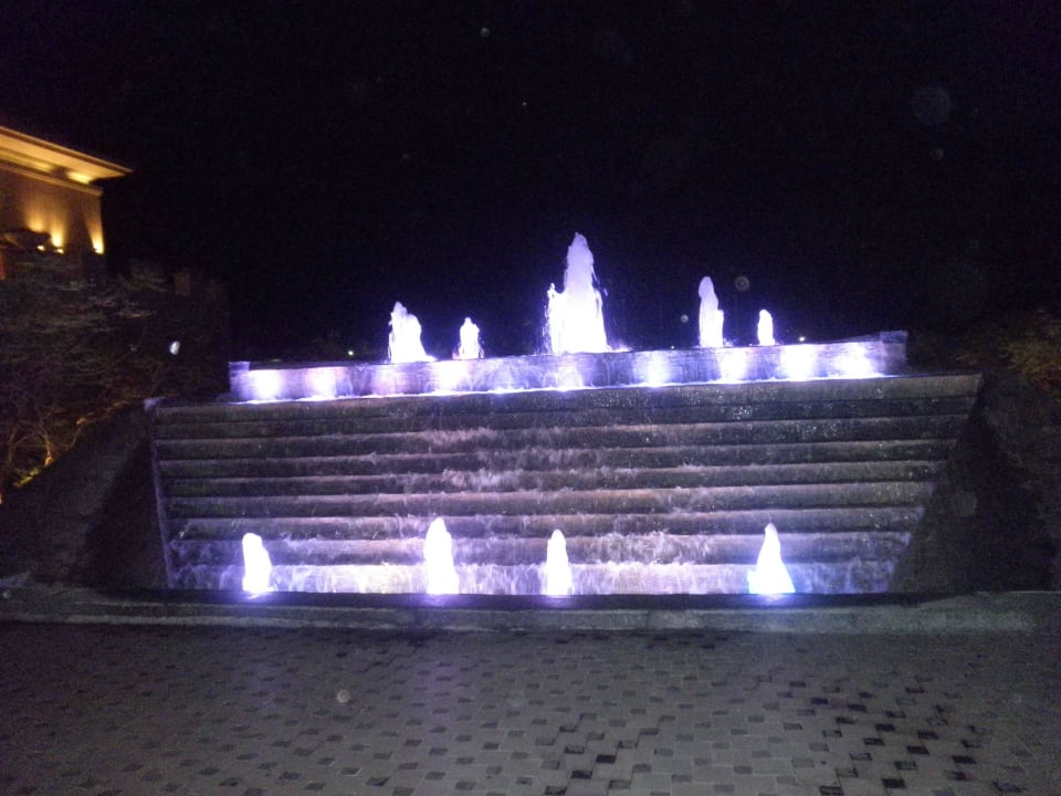 Fountains in front of the door Radisson Blu Cebu