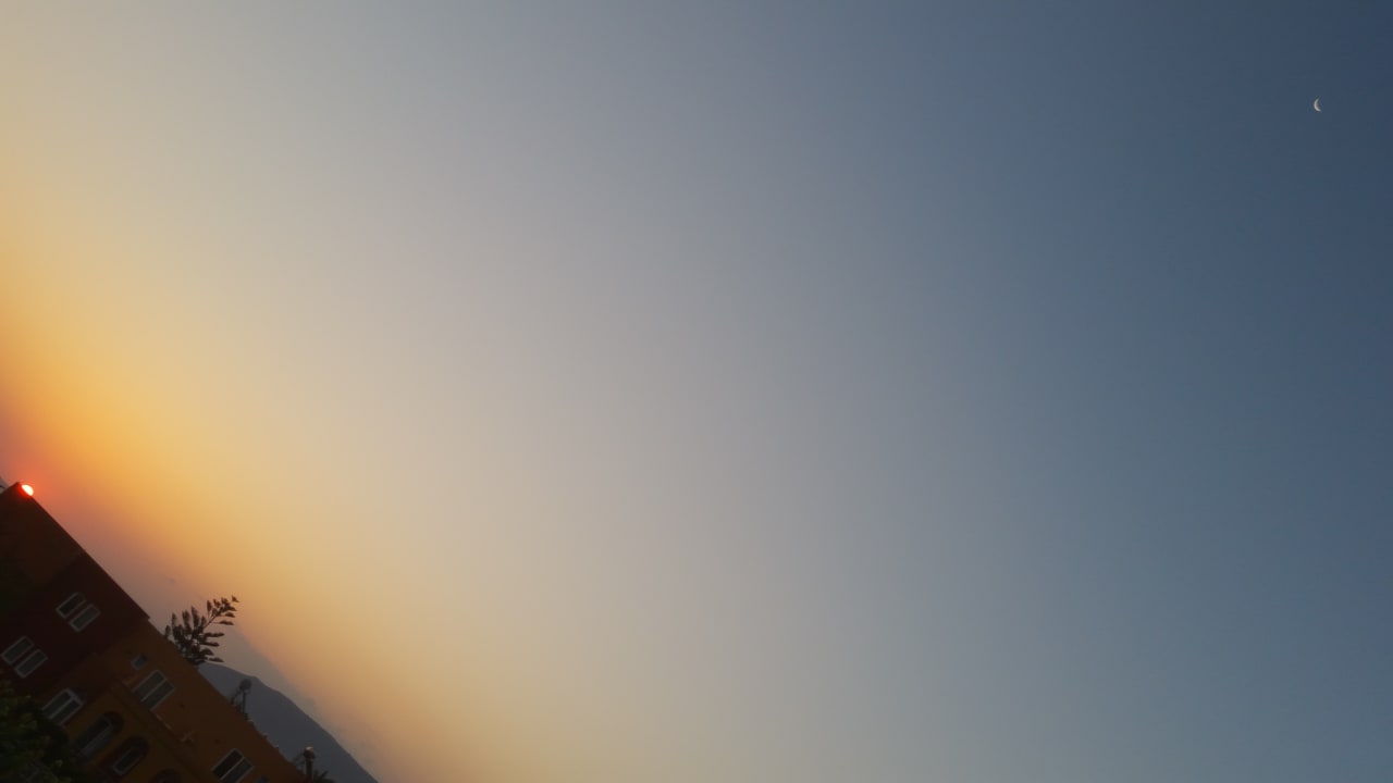 Aufgehende Sonne und Mond Vantaris Luxury Beach Resort