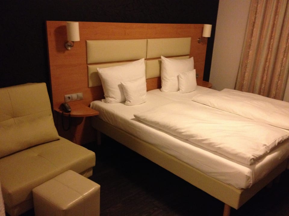 Bett PLAZA INN Stuttgart Airport Messe