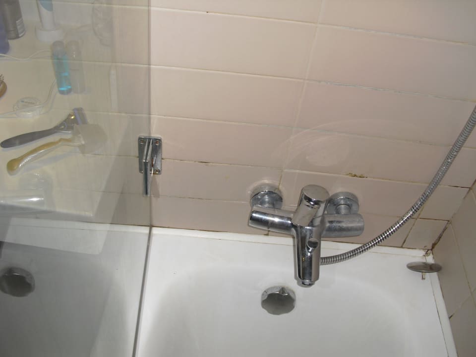 Schimmel/Dreck/Rost im Badezimmer Hotel Rosa Beach