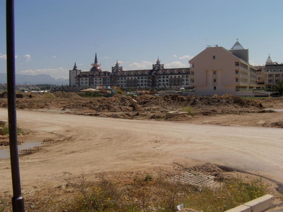 Das neue Hotel Crown vor dem Lilyum Side Lilyum Hotel & Spa