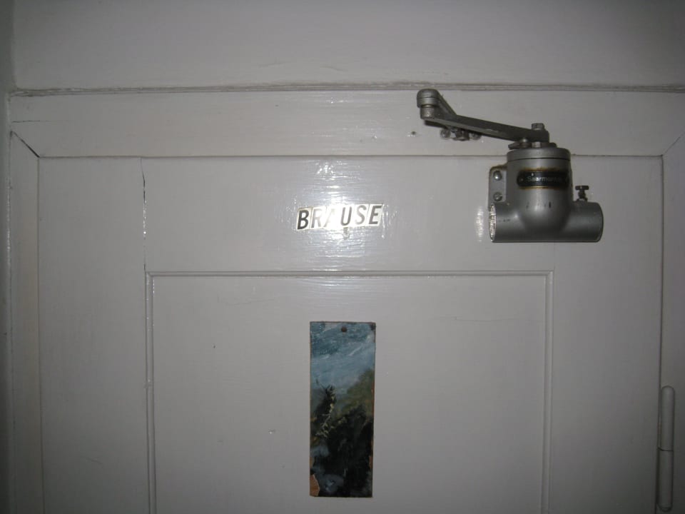 Tür zur "Brause" Gasthof Gruber Alm