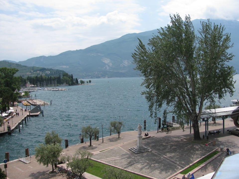 Zimmerausblick auf den See Hotel Europa - Skypool & Panorama