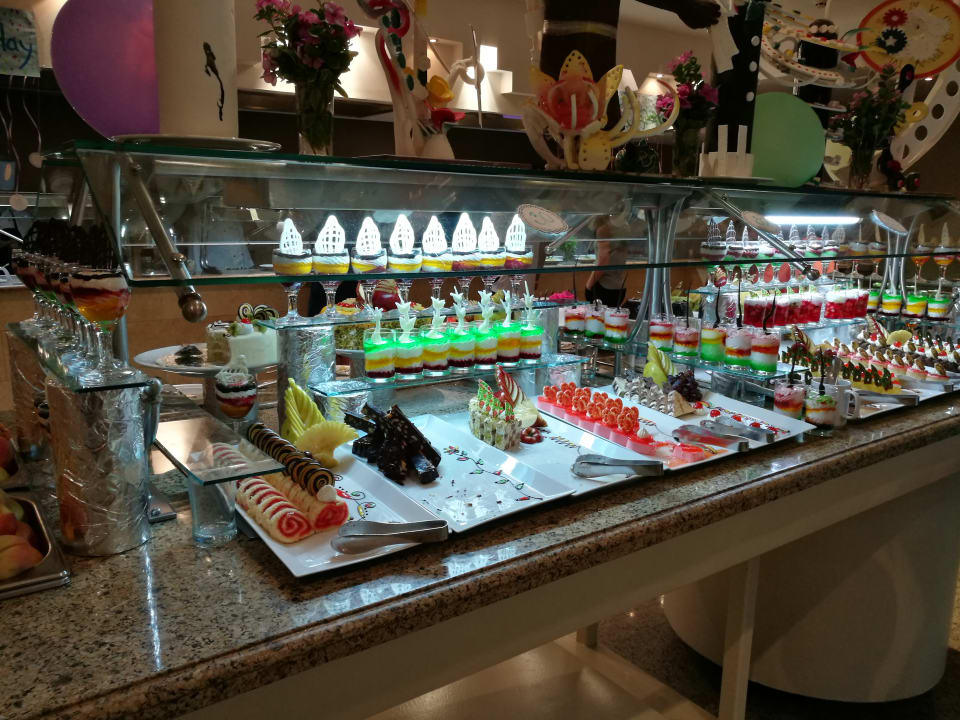 Restaurant Three Corners Equinox Beach Resort