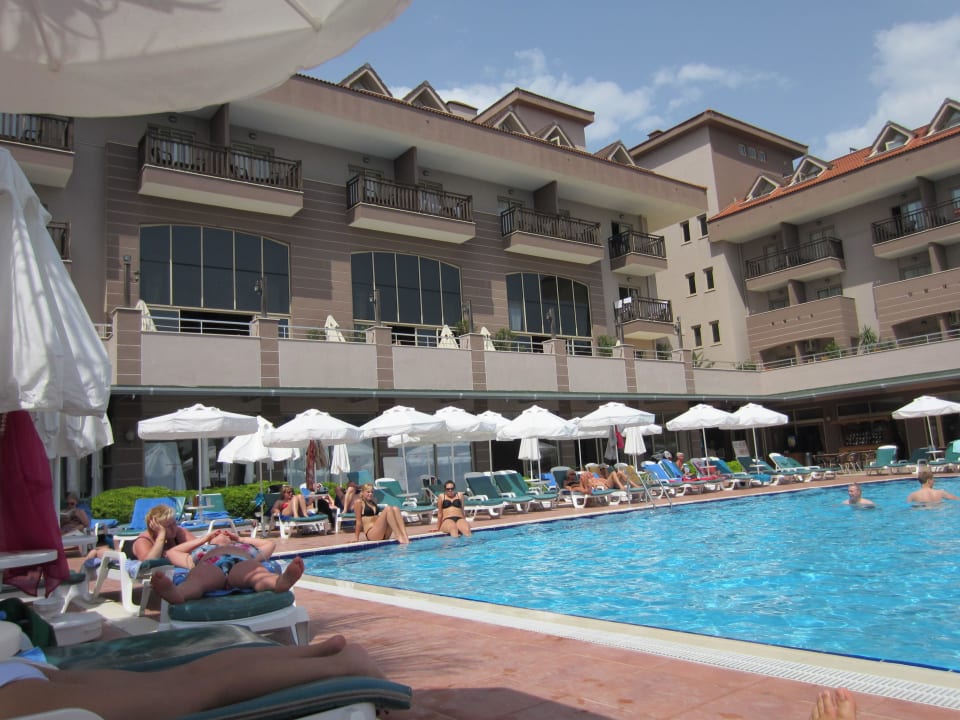 Der kleine Pool, es gab insgesammt 6 Hane Family Resort