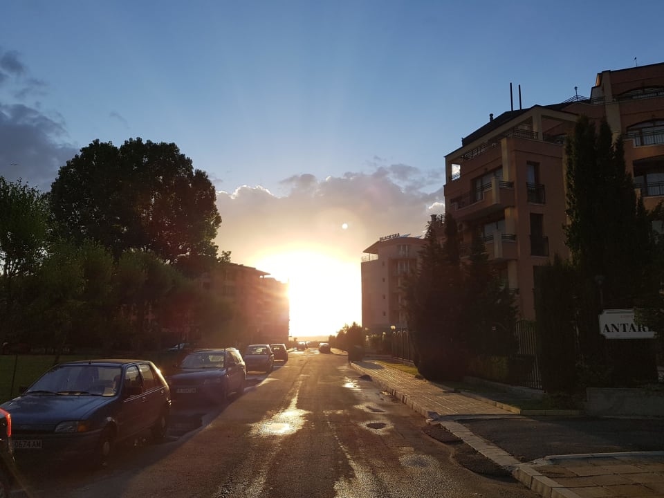 Der Sonnenuntergang vor dem Hotel Hotel Ivana Palace