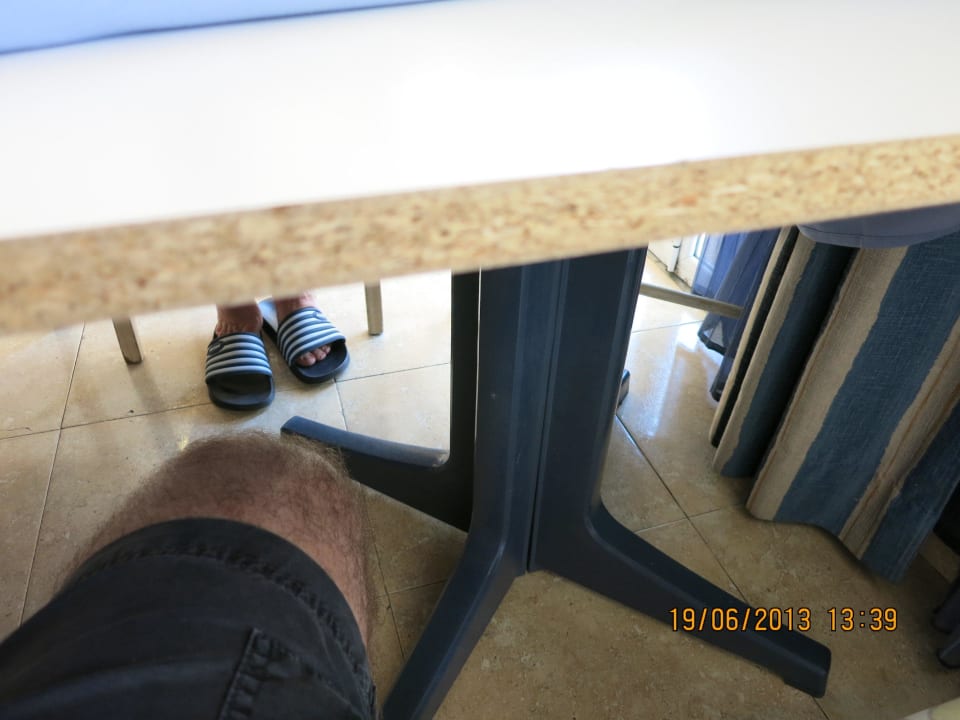 Spanplatte auf Kunststofftisch Alcudia Garden Aparthotel