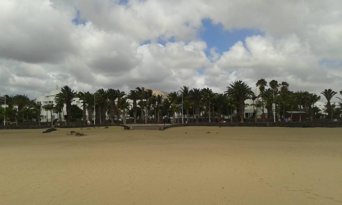 Blick vom Stand auf Hotel Hipotels La Geria