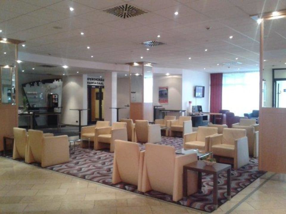 Lobby & Eingang H+ Hotel Köln Brühl