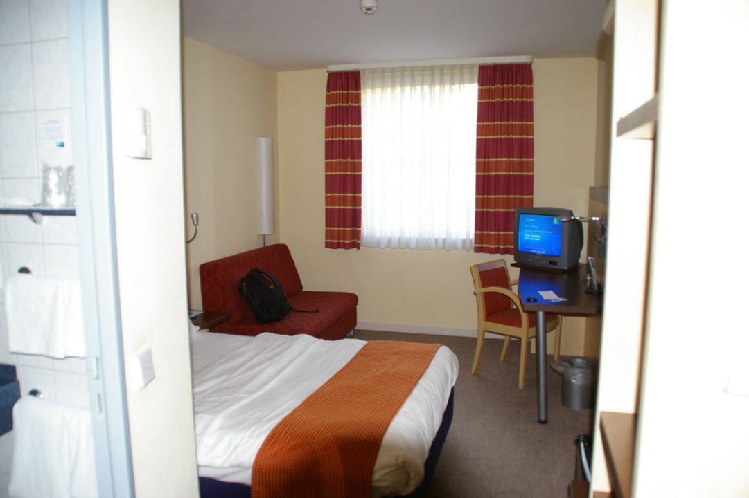 Bett und TV Holiday Inn Express Berlin City Center