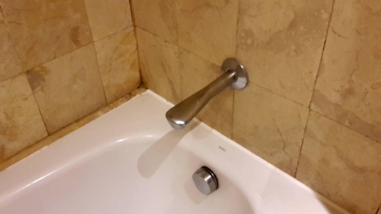 Schmutzige Badewanne Kimaya Sudirman Yogyakarta by Harris