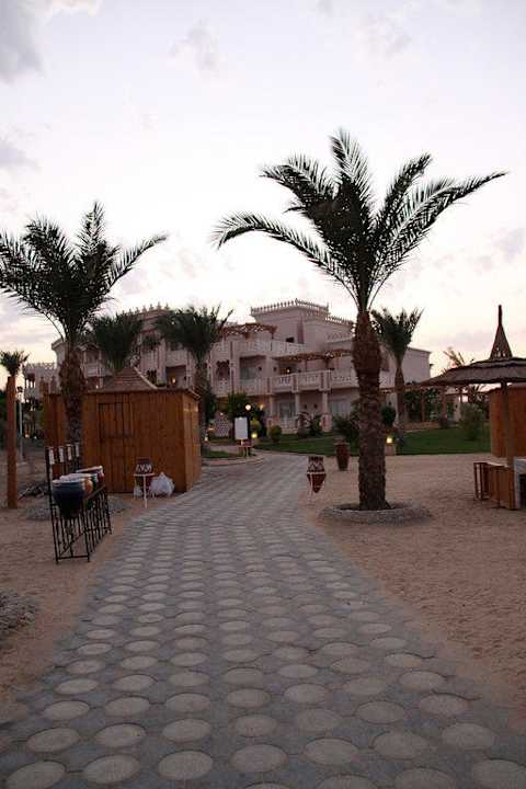 Vom Steg der Weg zum Hotel Pickalbatros Palace Resort