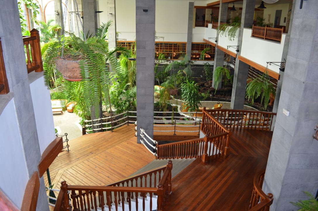 Verteilerzentrum vom Pool aus in alle Richtungen Princesa Yaiza Suite Hotel Resort