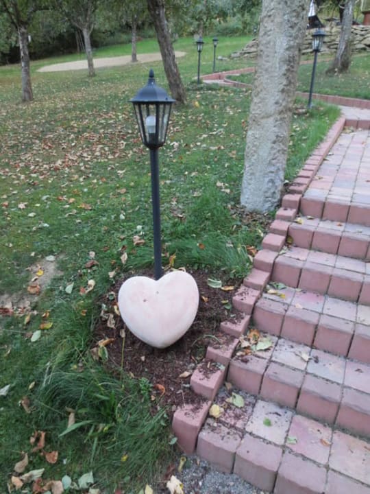 Deko im Garten Hotel Sterr