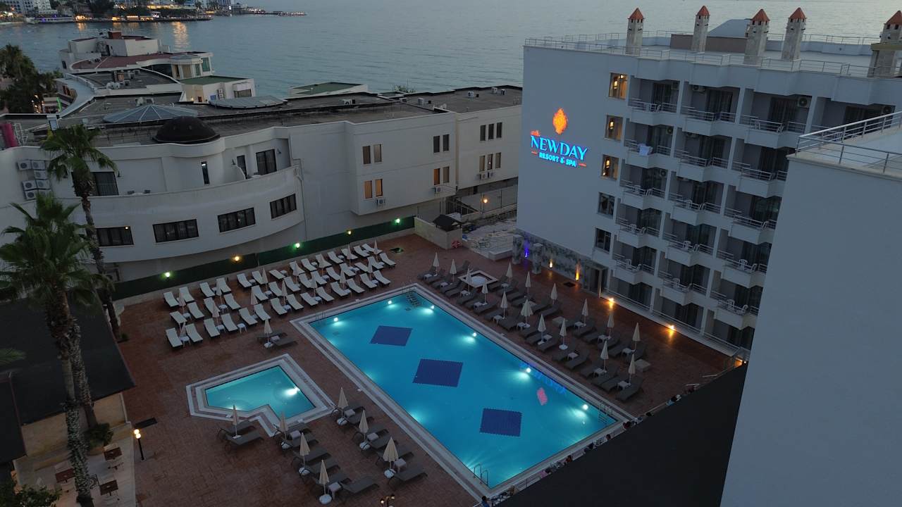 Pool Ada Newday Resort Hotel
