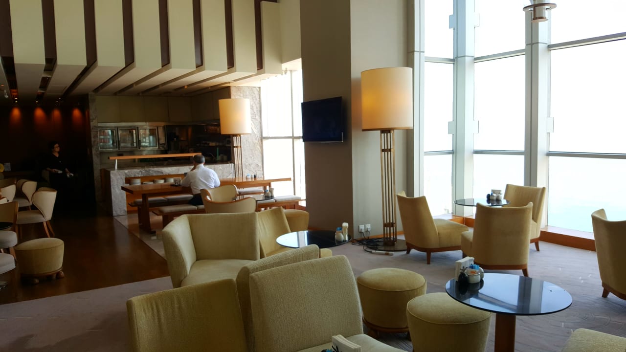 Club Lounge mit Sitzmöglichkeiten  Hotel Jen Hong Kong