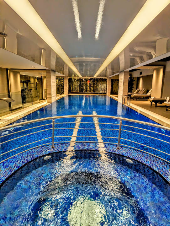 Pool Movenpick Living Istanbul West