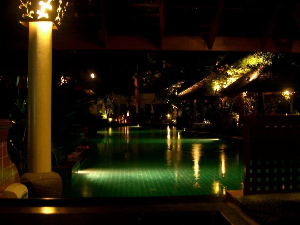 Pool bei Nacht Woodlands Hotel & Resort