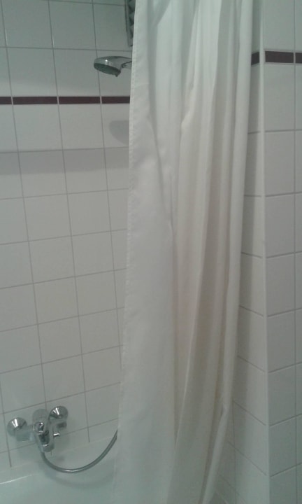 Bad mit wundervollen Duschvorhang Thermal Resort Hotel Elisabethpark