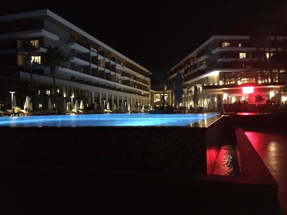 Innenhof Acanthus Cennet Barut Collection