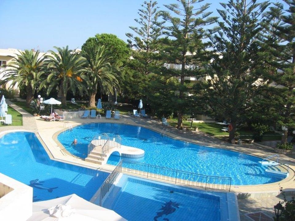 Pool bei der Poolbar Kastalia Village & Saint Nikolas Hotel