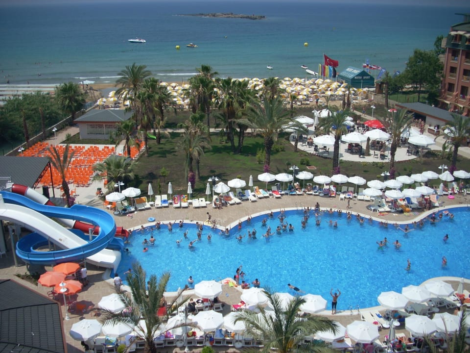 Widok z pokoju na basen, fragment plaży i morze Annabella Diamond Hotel & Spa