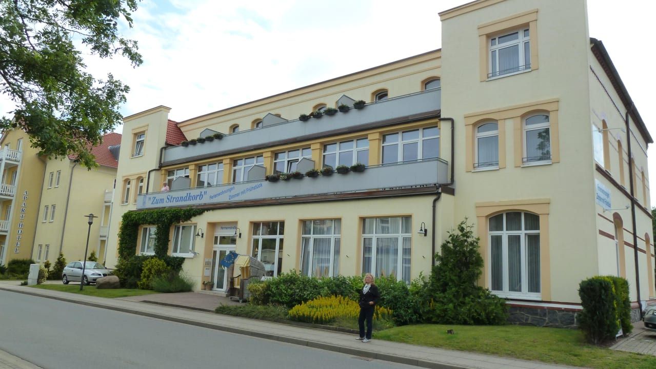Appartmenthaus Frontansicht von der Hauptstrasse Appartementhaus Zum Strandkorb