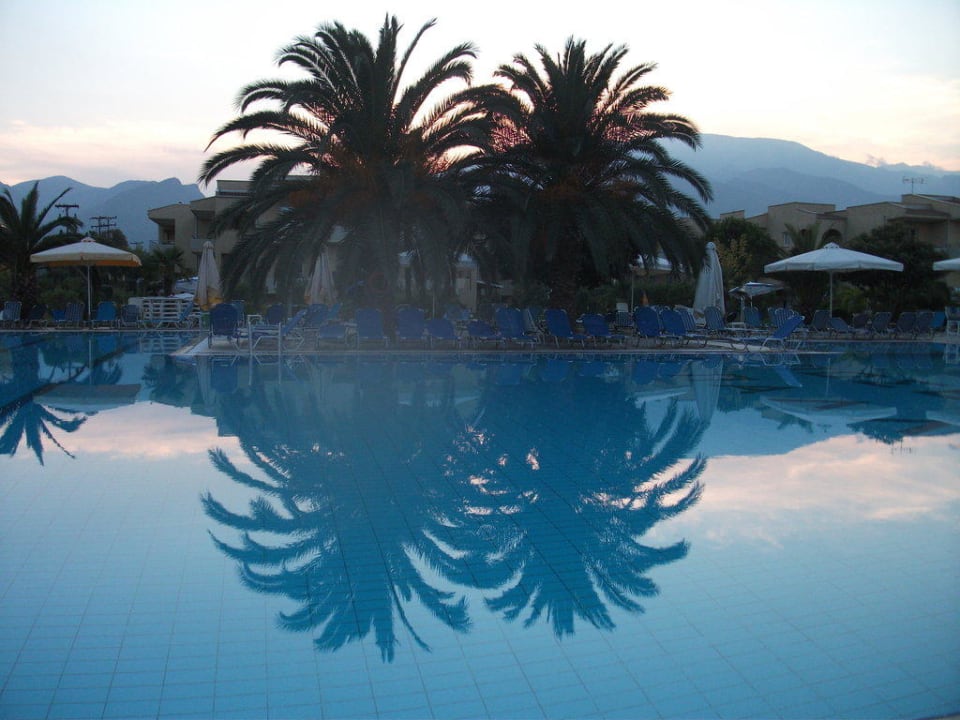 Abendstimmung am Pool alltoura Club Hotel Poseidon Palace