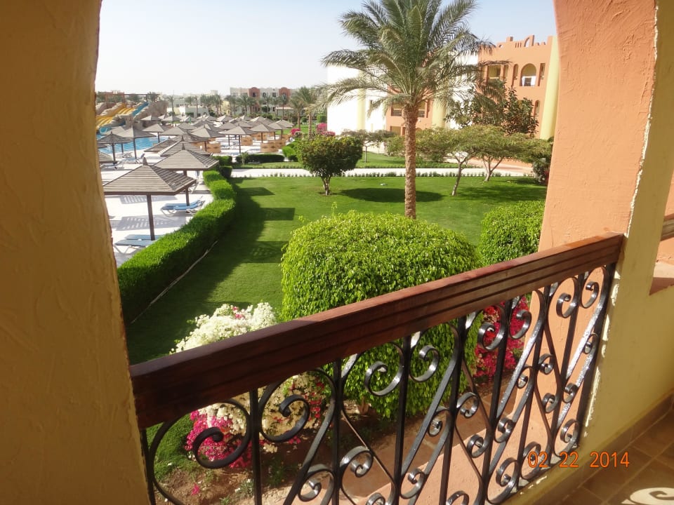 Вид с балкона моего номера.  SUNRISE Royal Makadi Resort